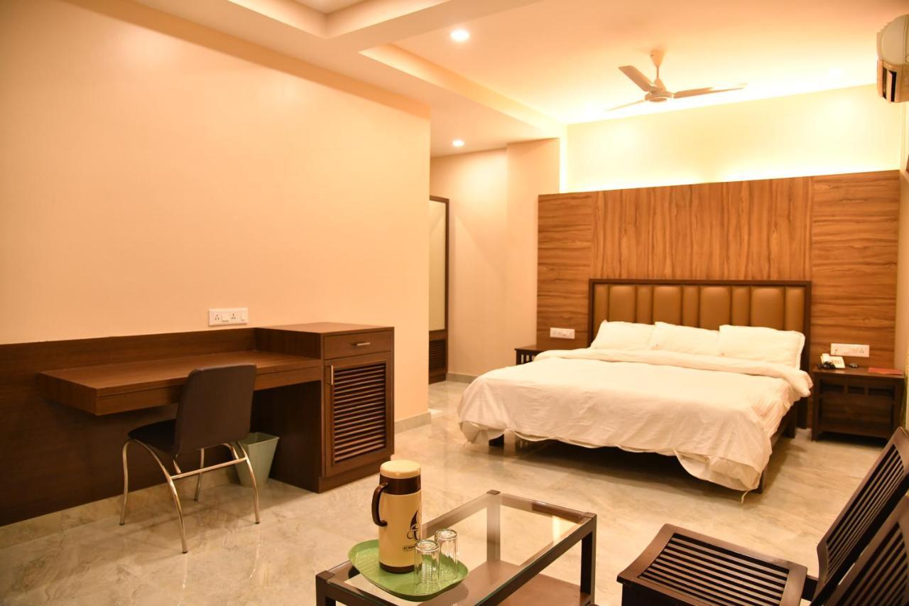 Hotel Prince Residency Bhudzs Kültér fotó