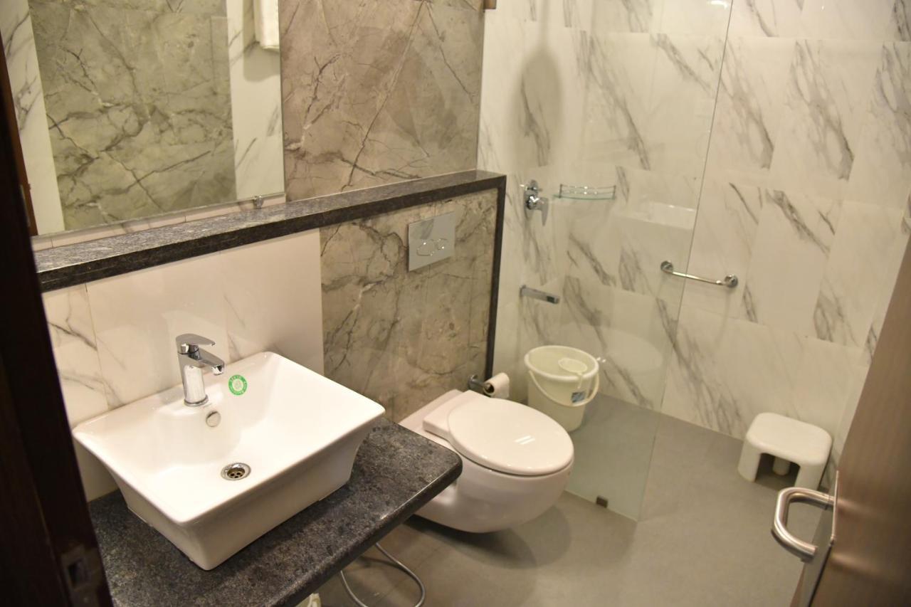 Hotel Prince Residency Bhudzs Kültér fotó