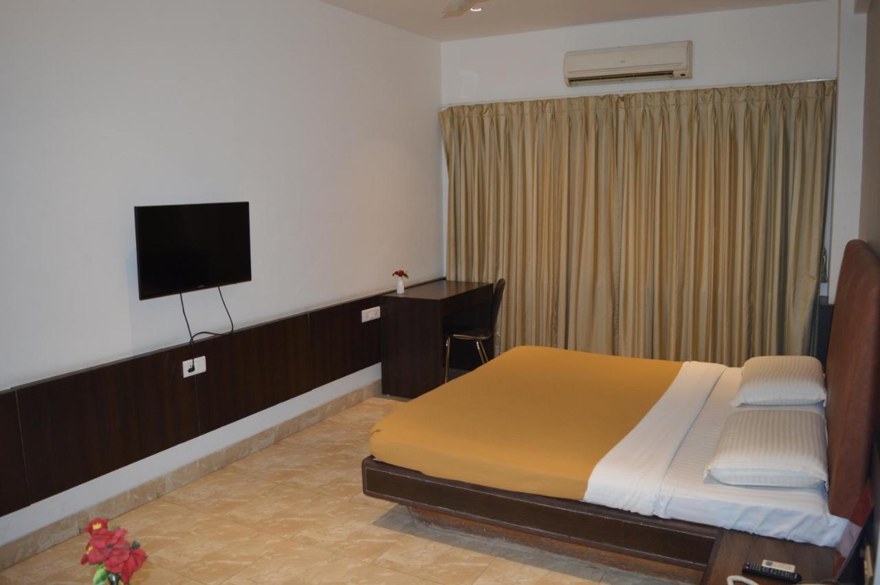 Hotel Prince Residency Bhudzs Kültér fotó