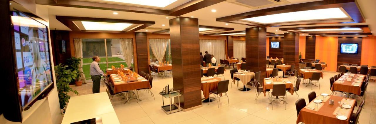 Hotel Prince Residency Bhudzs Kültér fotó
