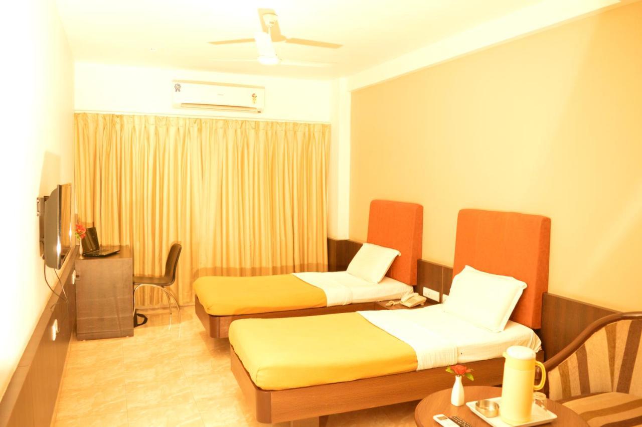 Hotel Prince Residency Bhudzs Kültér fotó
